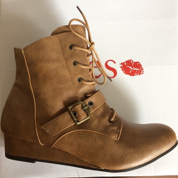 LAST PAIR! Kisses by 2 Lips booties - Picture 2 of 8